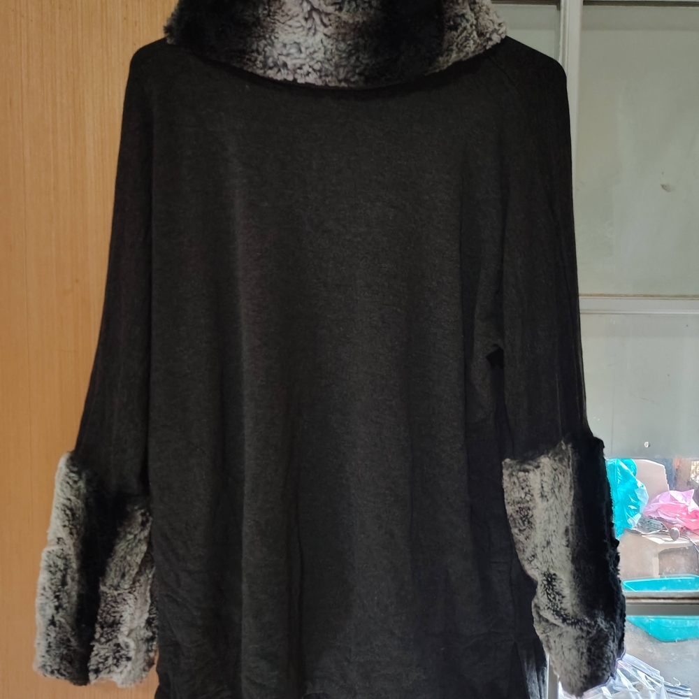 Saks Fifth Avenue Black and Gray Crew Neck Sweater with Fur Trim